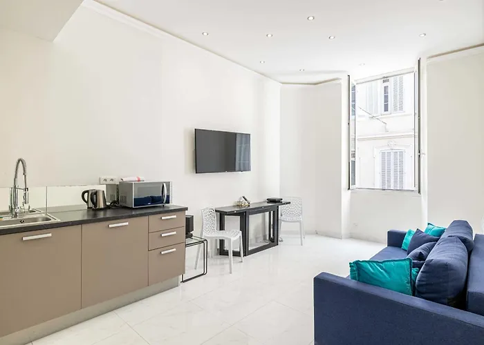 Beautiful Two Bedroom Apartment Near Croisette