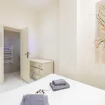 Beautiful Two Bedroom Apartment Near Croisette